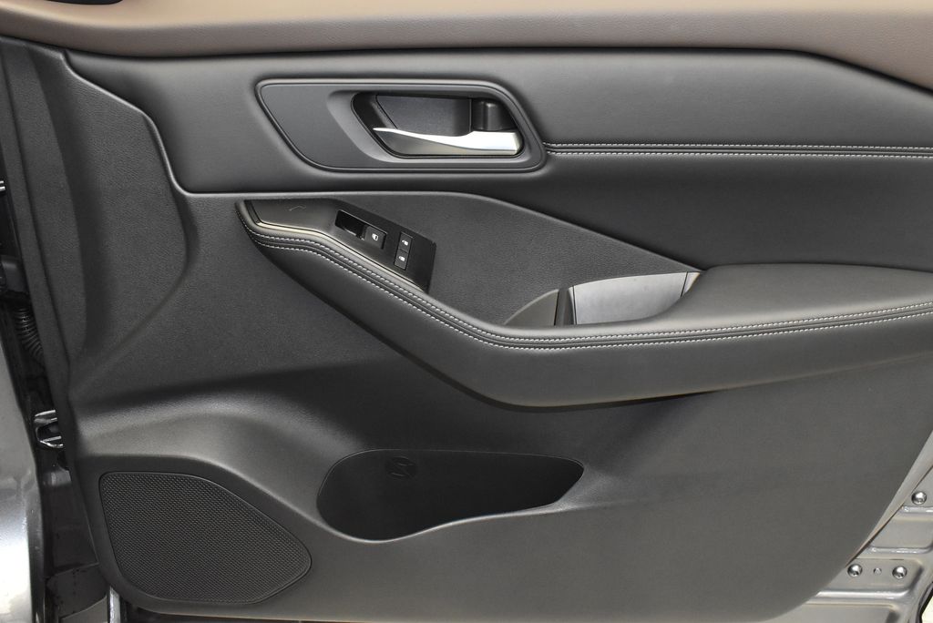 2022 Nissan Rogue SV 22