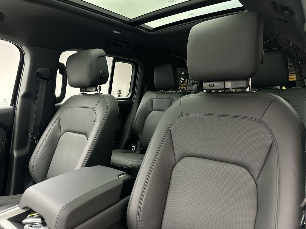 2025 Land Rover Defender 130 10
