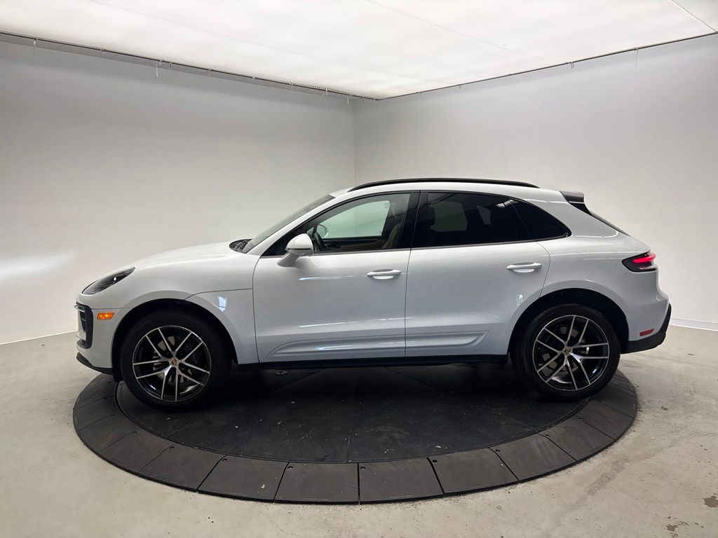 Thumbnail: 2023 Porsche Macan - 2