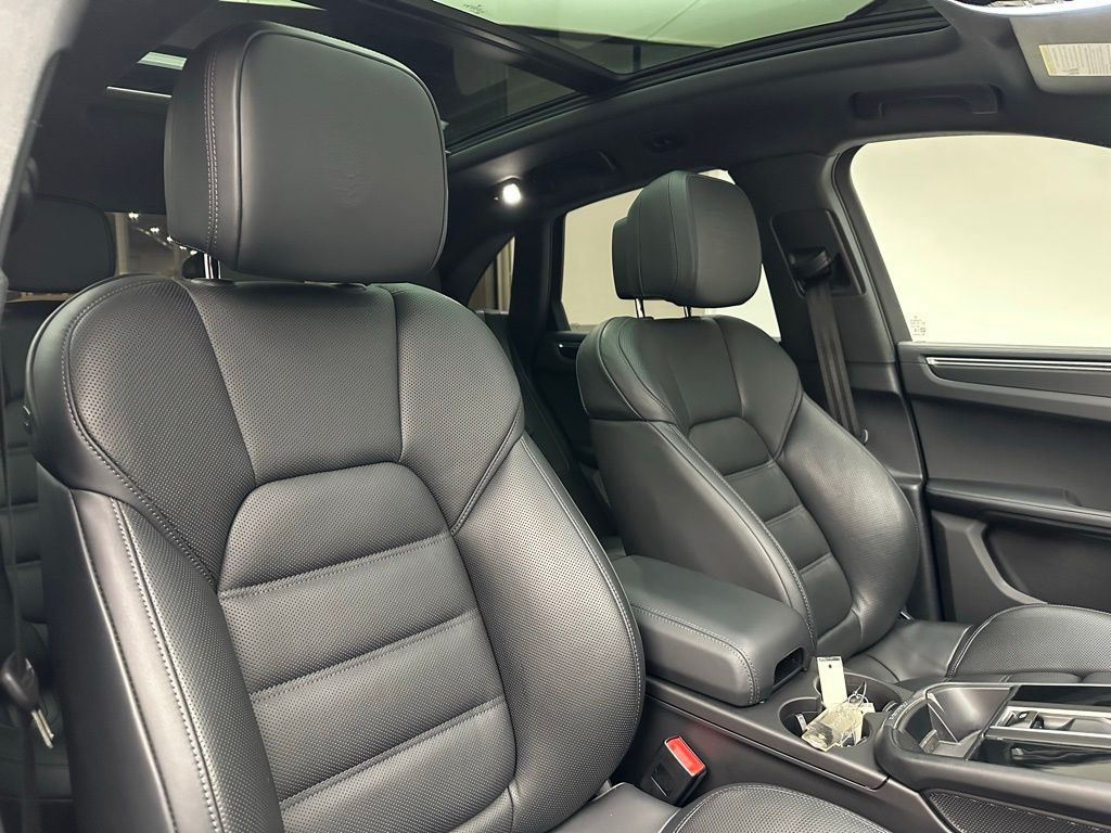 Thumbnail: 2024 Porsche Macan - 6