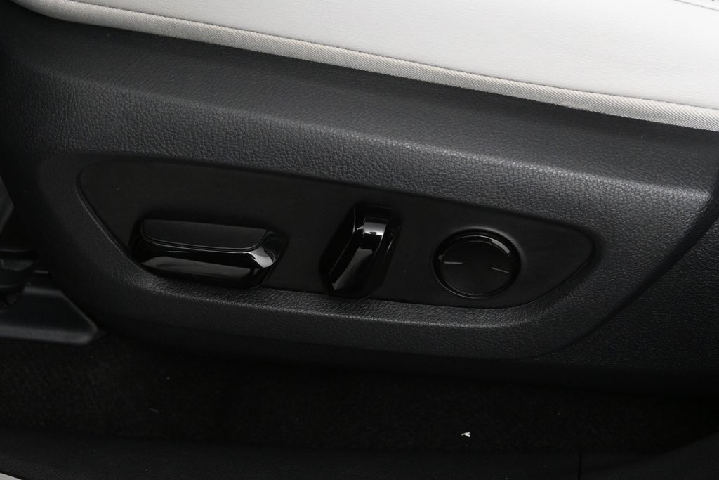 Thumbnail: 2025 Lexus RX - 28