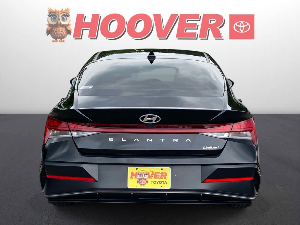 Used 2025 Black Hyundai Limited image 6