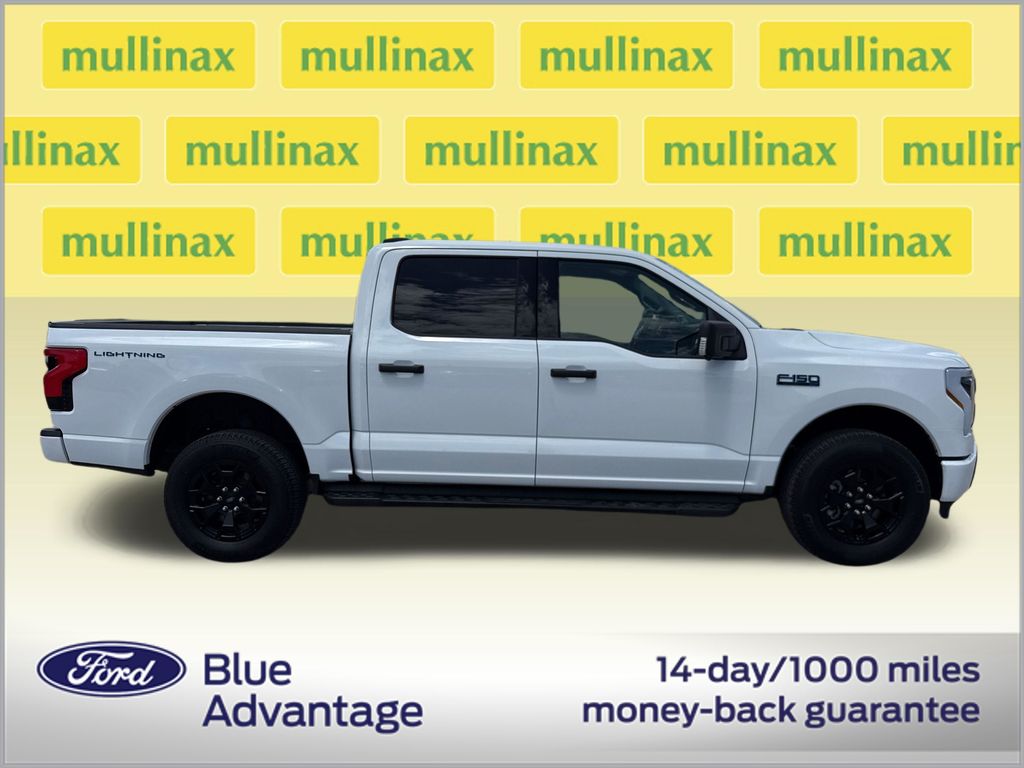 Certified Used 2025 White Ford XLT image 2