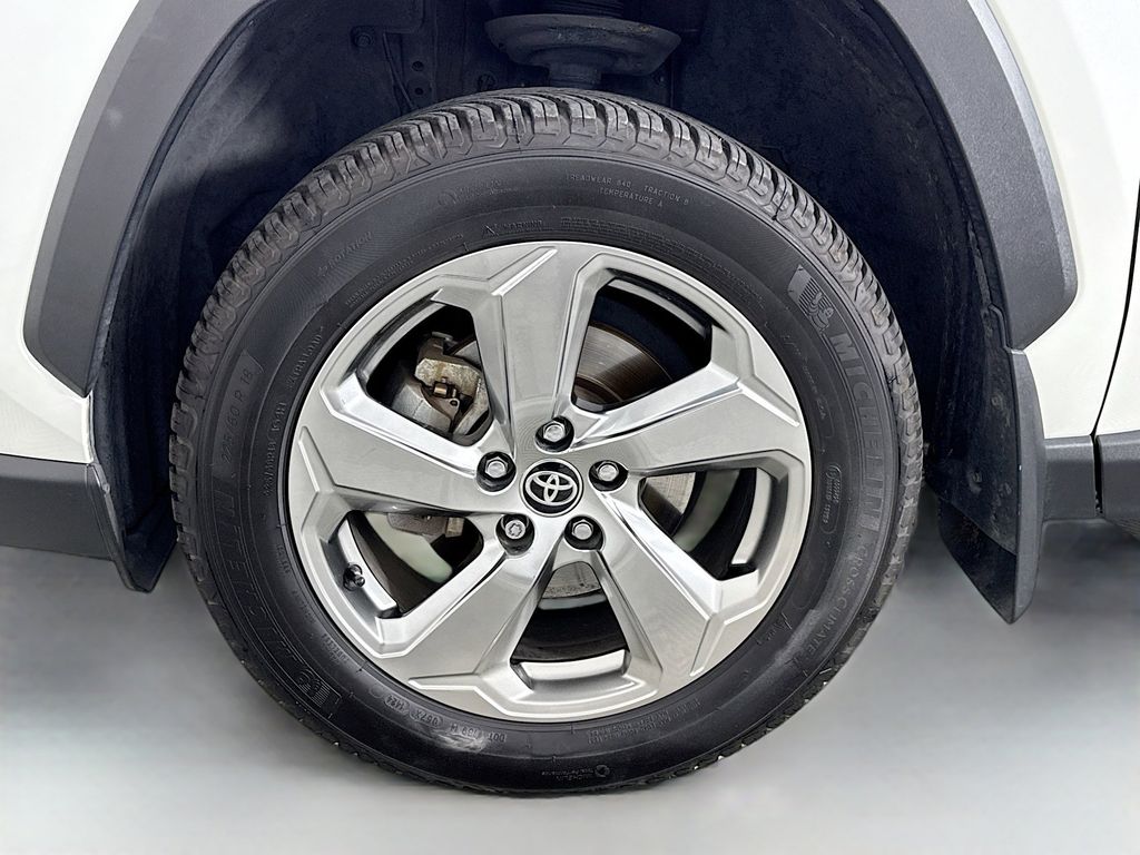 Thumbnail: 2021 Toyota RAV4 - 32