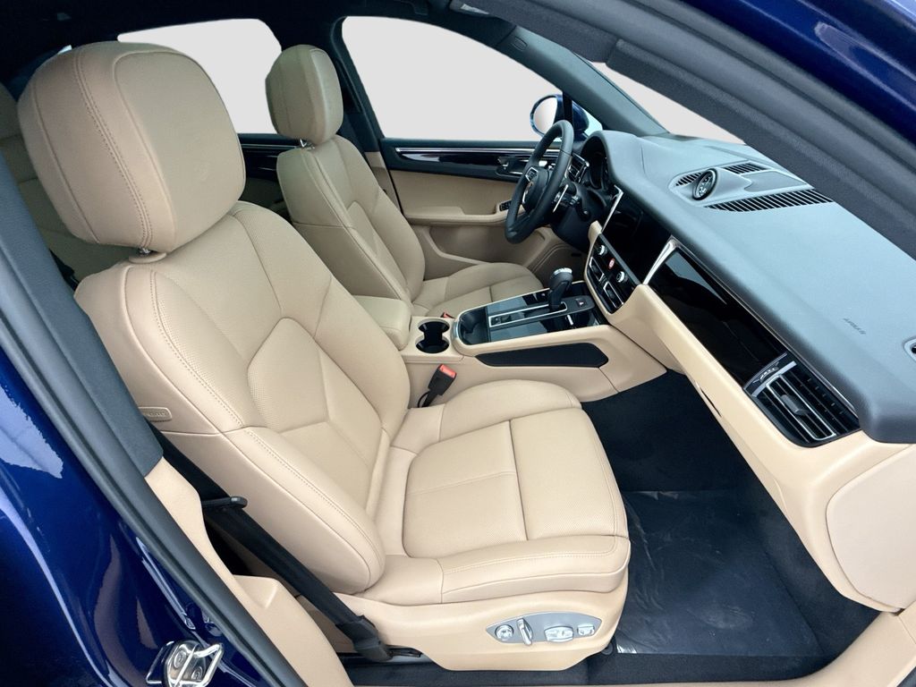 Thumbnail: 2026 Porsche Macan - 21