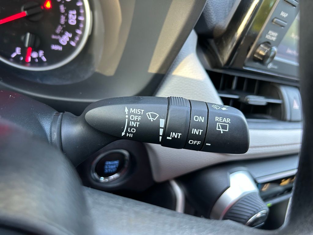 Thumbnail: 2021 Toyota RAV4 - 21