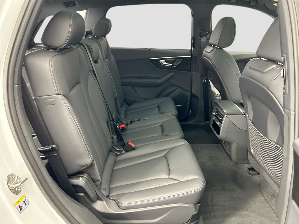 Thumbnail: 2026 Audi Q7 - 22