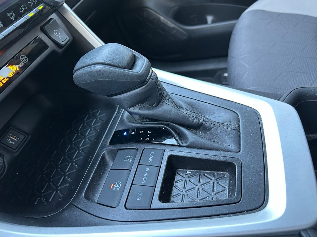 2023 Toyota RAV4 XLE 21