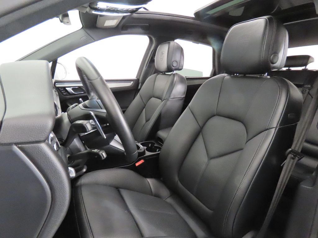 Thumbnail: 2026 Porsche Macan - 5