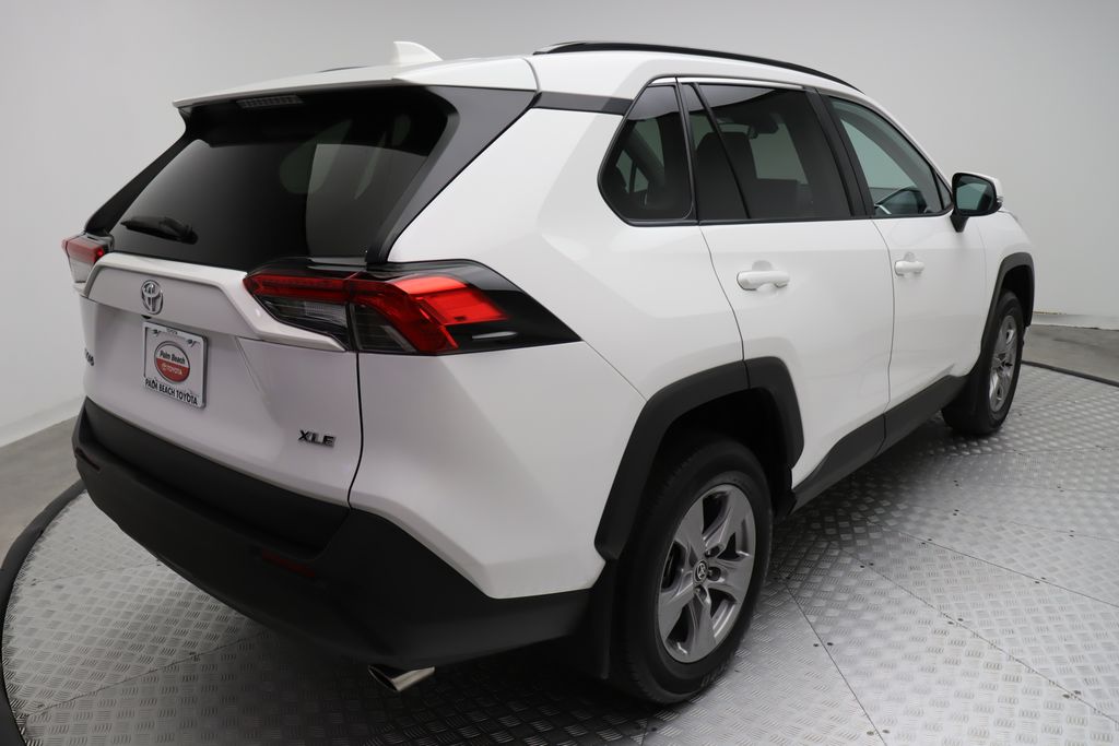 2024 Toyota RAV4 XLE 8