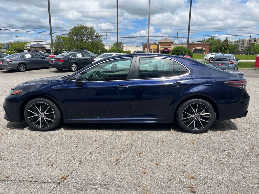 2022 Toyota Camry SE photo