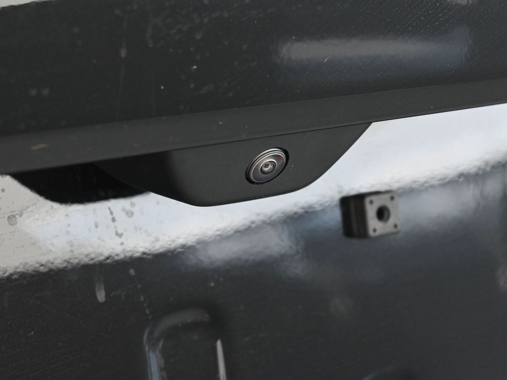 New 2026 Diamond Black Crystal Pearlcoat Jeep Laredo image 31