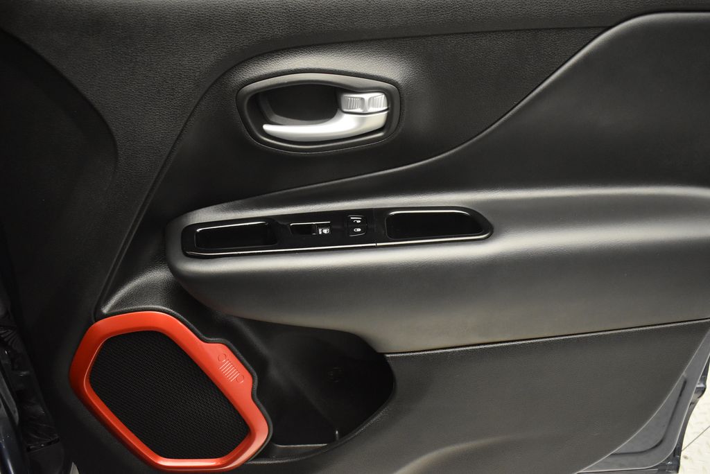 Thumbnail: 2023 Jeep Renegade - 22