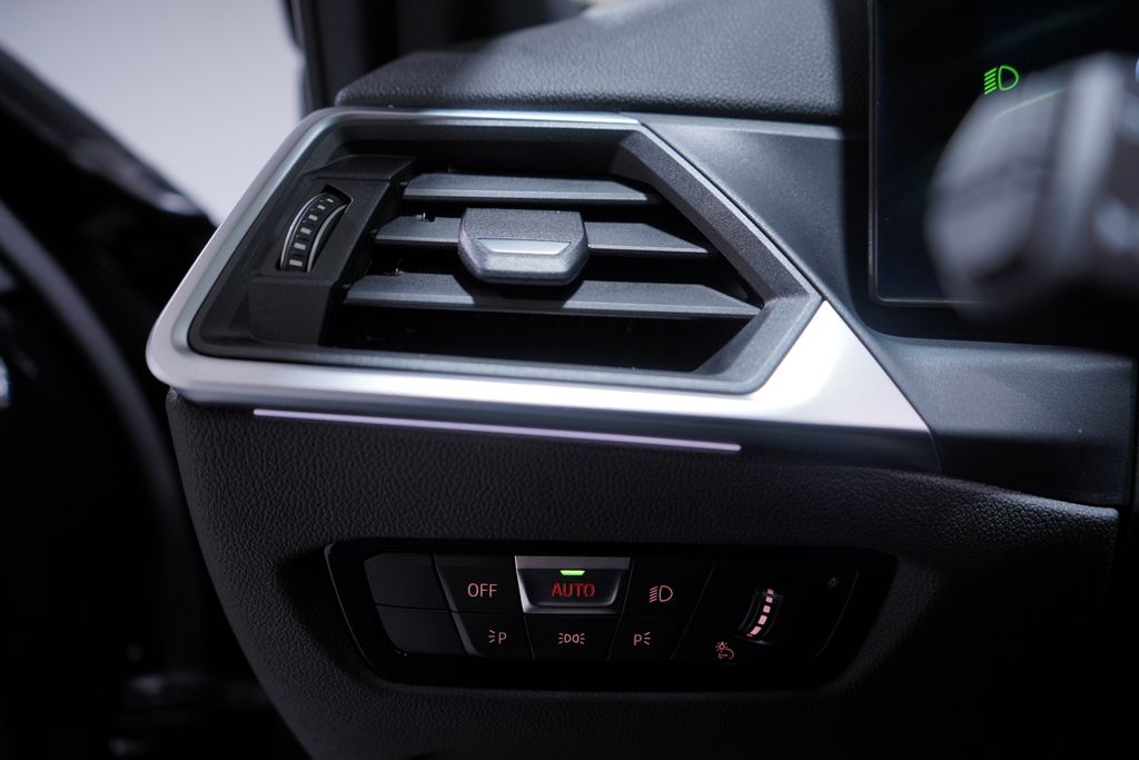 Thumbnail: 2024 BMW 3 Series - 19