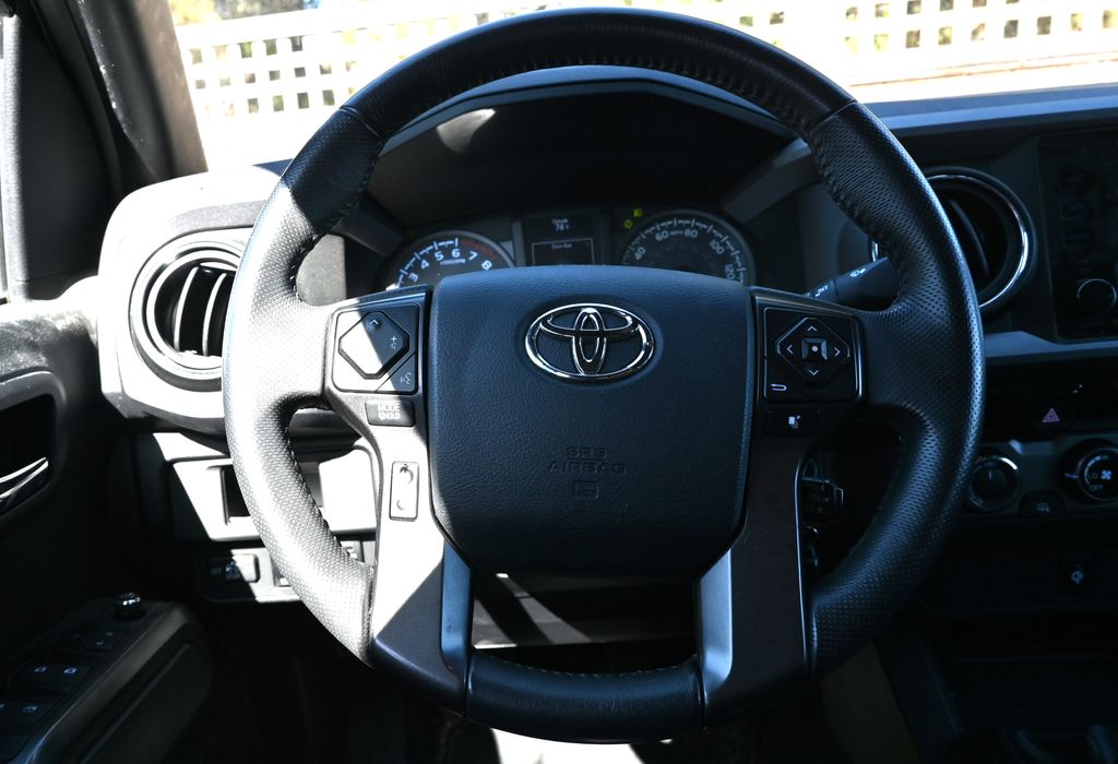 Thumbnail: 2017 Toyota Tacoma - 12