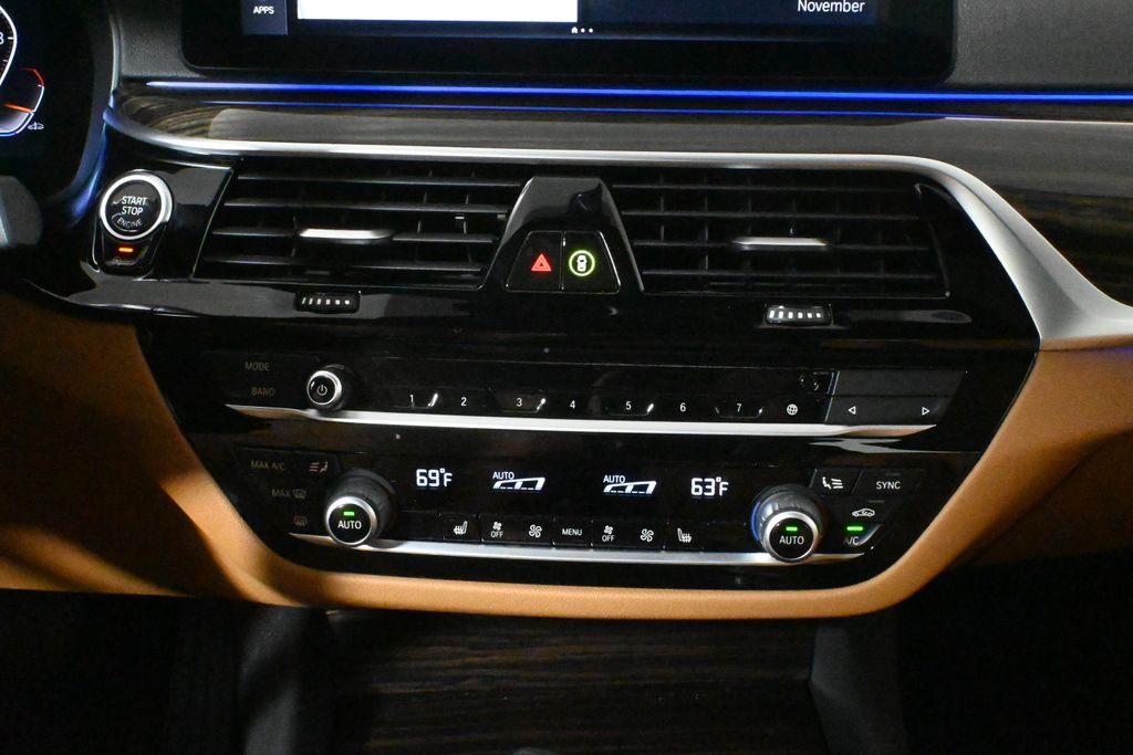 Thumbnail: 2022 BMW 5 Series - 23