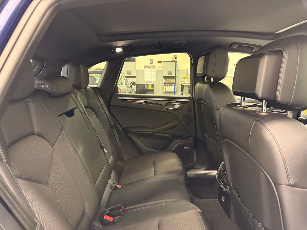 Thumbnail: 2022 Porsche Macan - 26