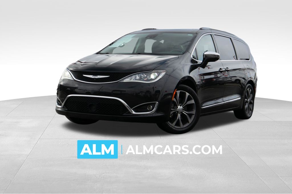 2017 Chrysler Pacifica Limited's photo