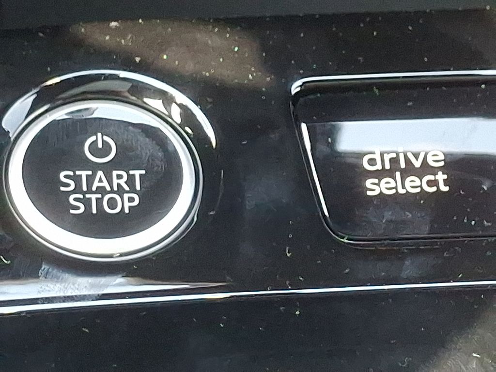 2025 Audi e-tron Premium 18