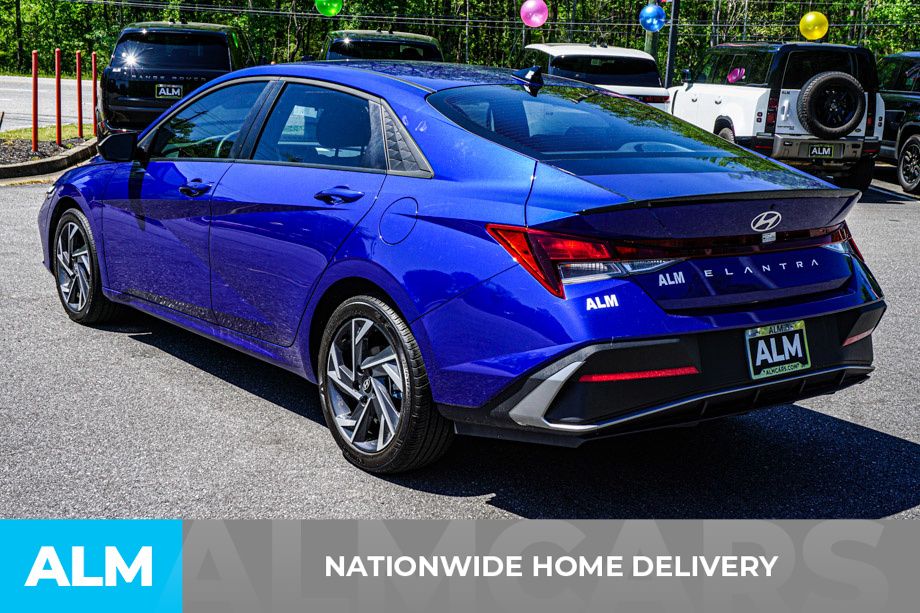 Used 2025 Blue Hyundai SEL Sport image 5