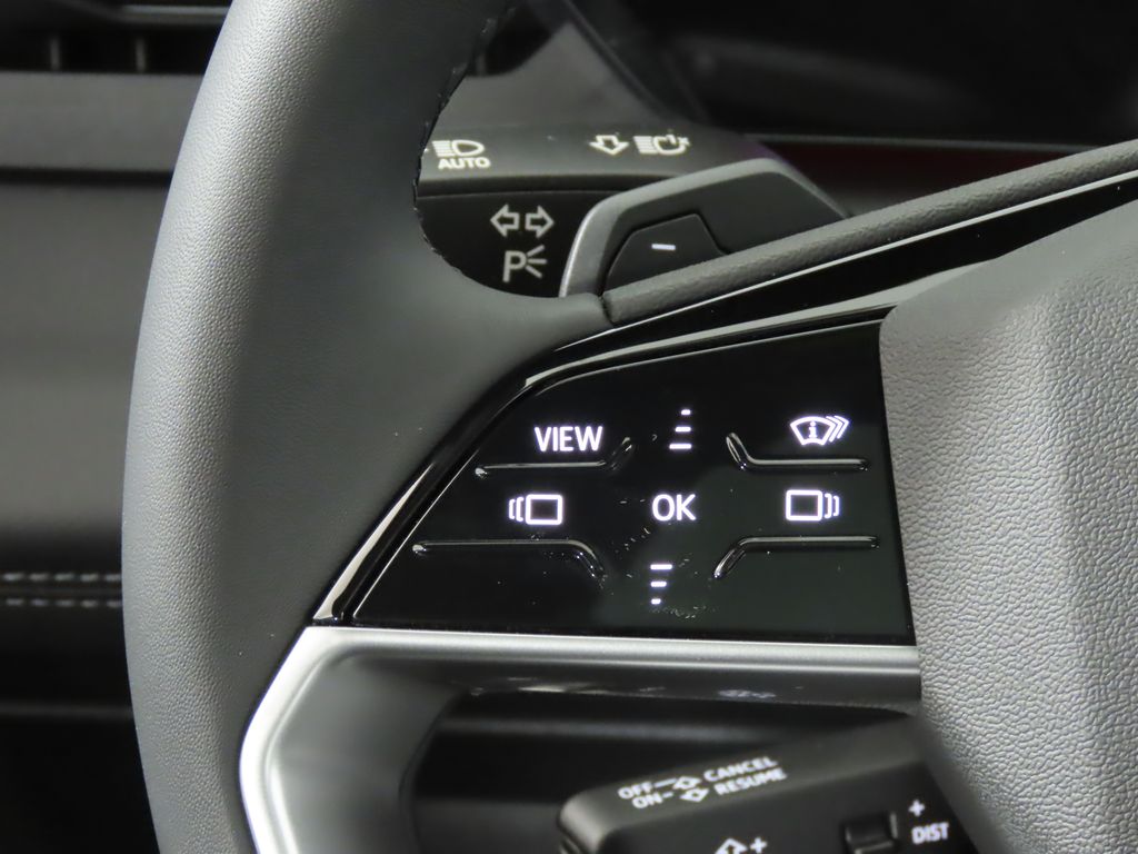 Thumbnail: 2025 Audi Q6 e-tron - 15