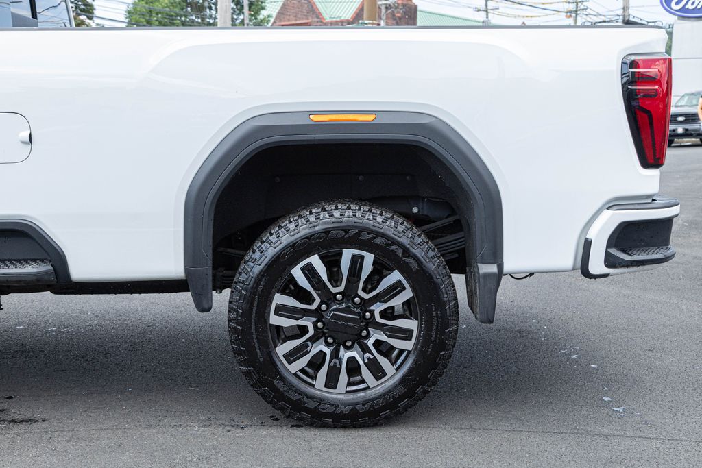 Used 2025 White GMC Denali Ultimate image 13
