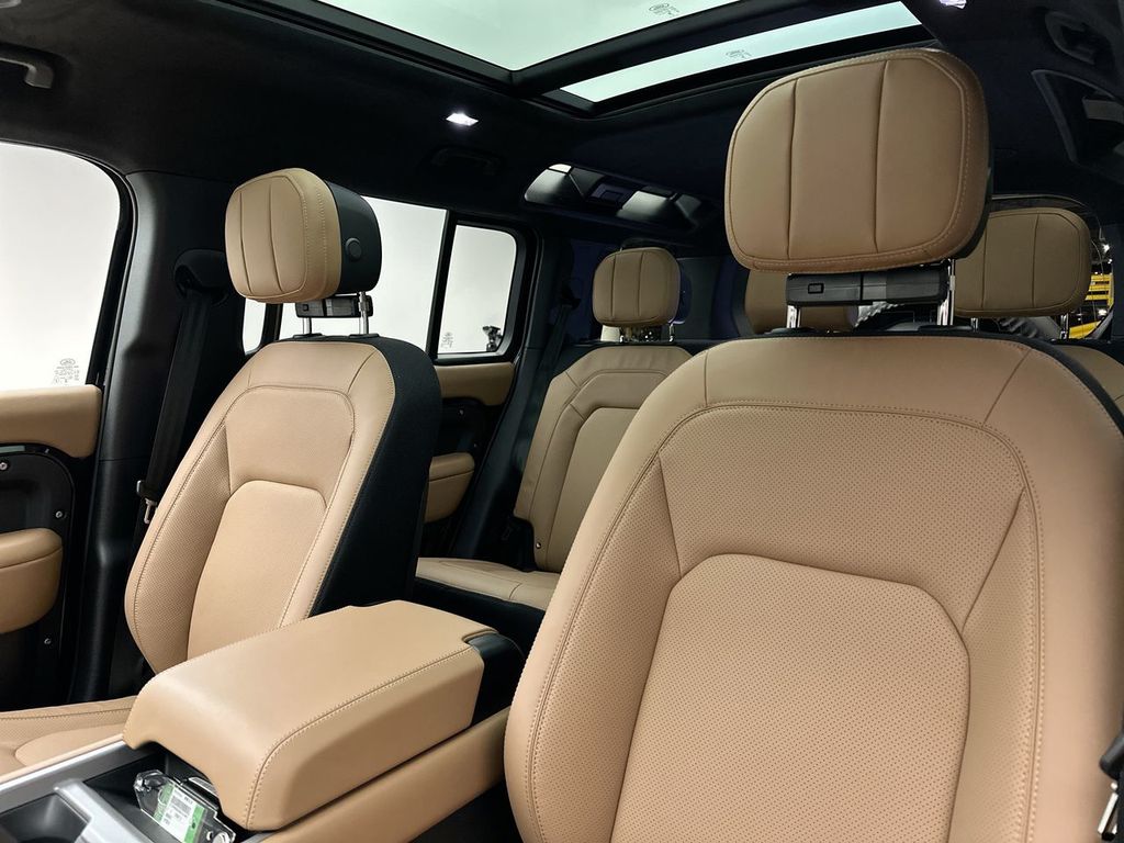 Thumbnail: 2025 Land Rover Defender - 10