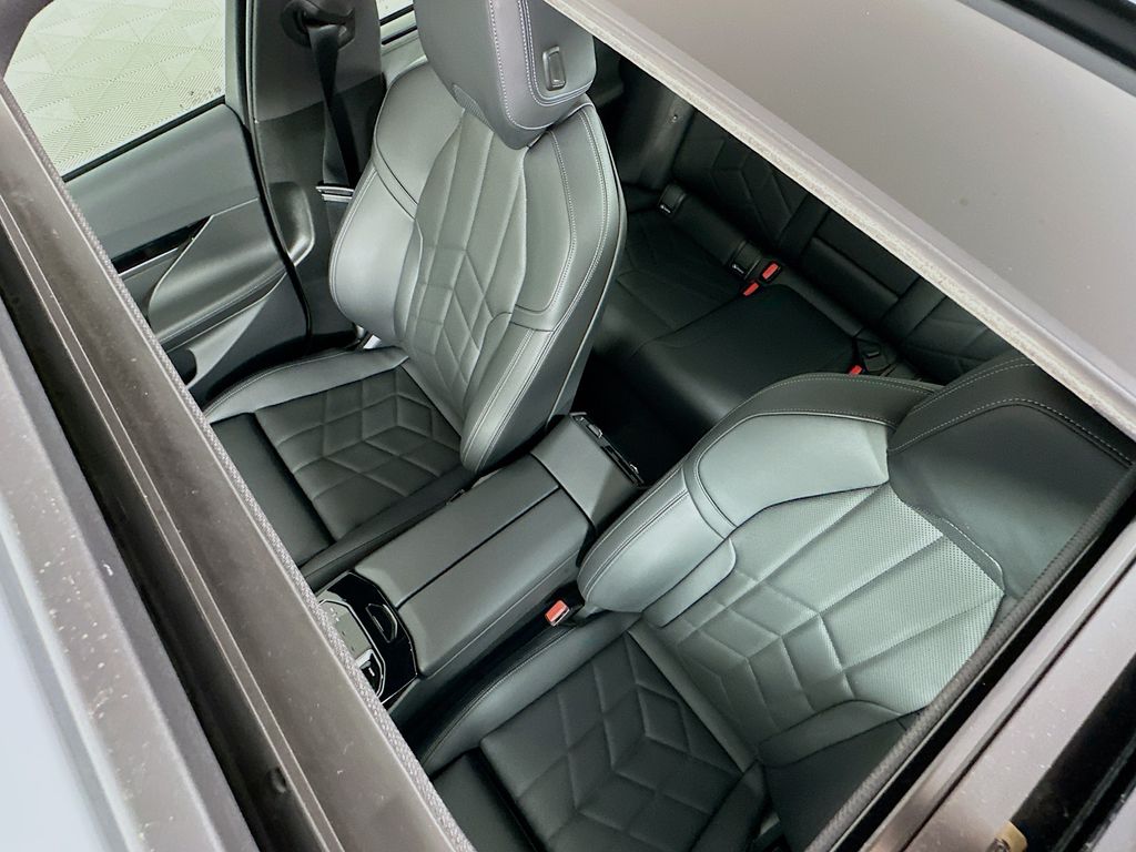 Thumbnail: 2025 BMW 5 Series - 22