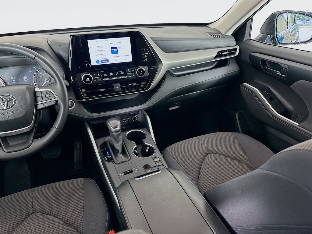 Thumbnail: 2025 Toyota Highlander - 22