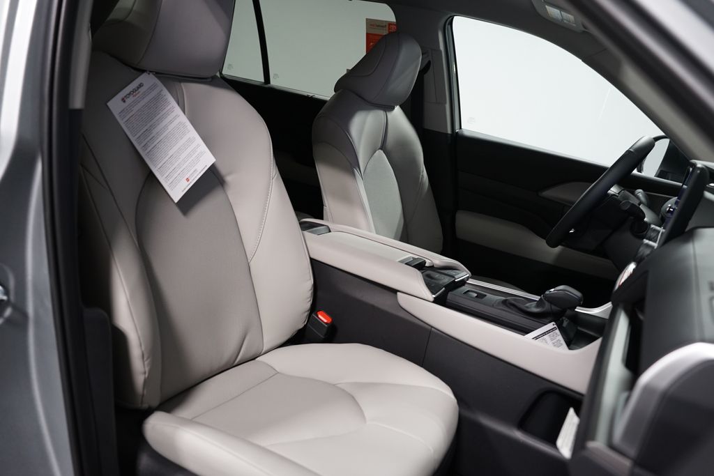 Thumbnail: 2026 Toyota Grand Highlander - 27