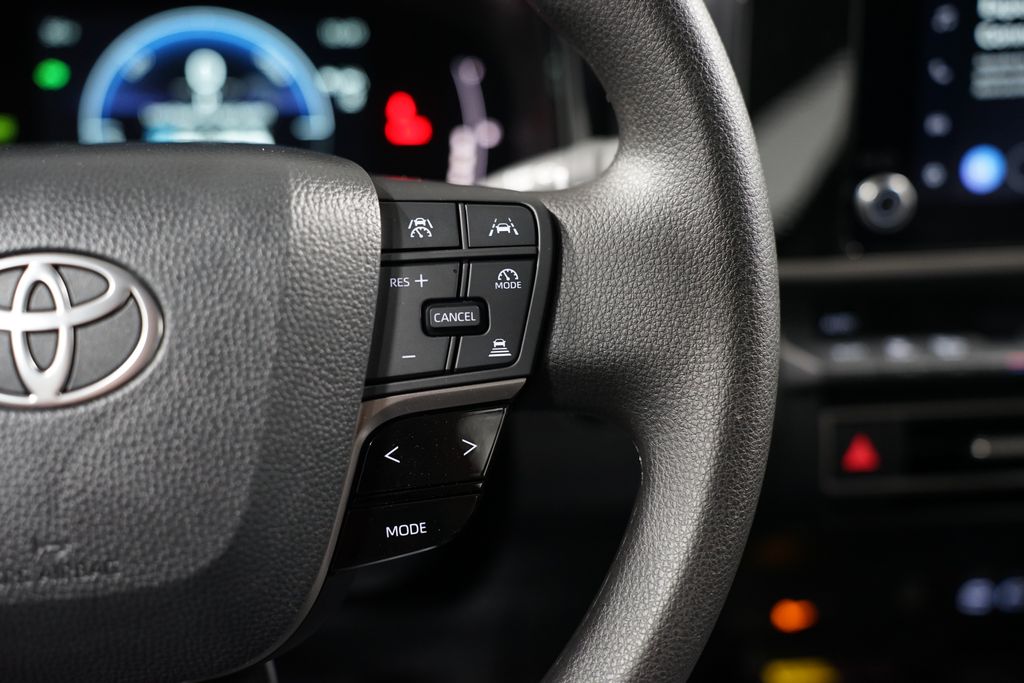 2025 Toyota Camry LE 13