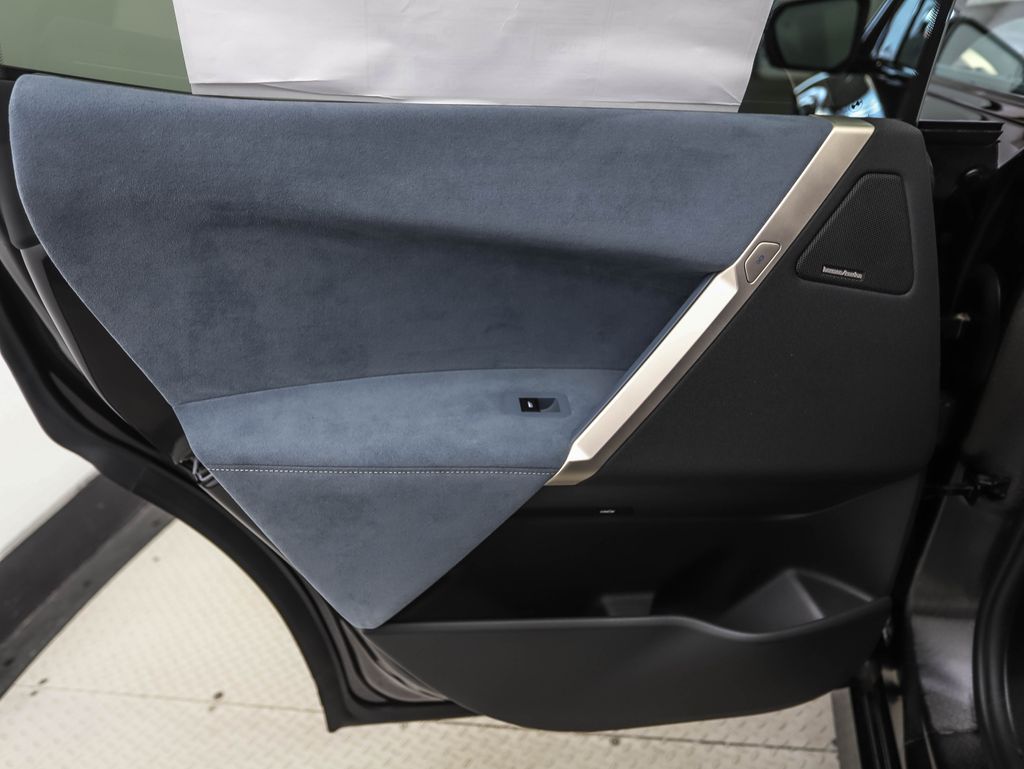 2026 BMW iX  18