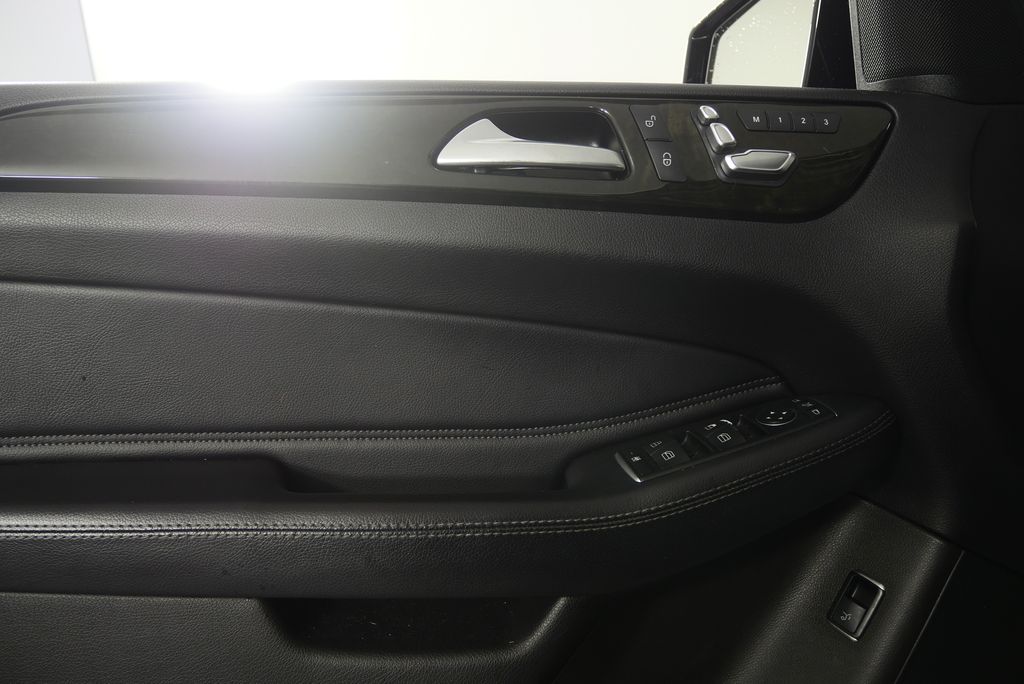 Thumbnail: 2016 Mercedes-Benz GLE - 9