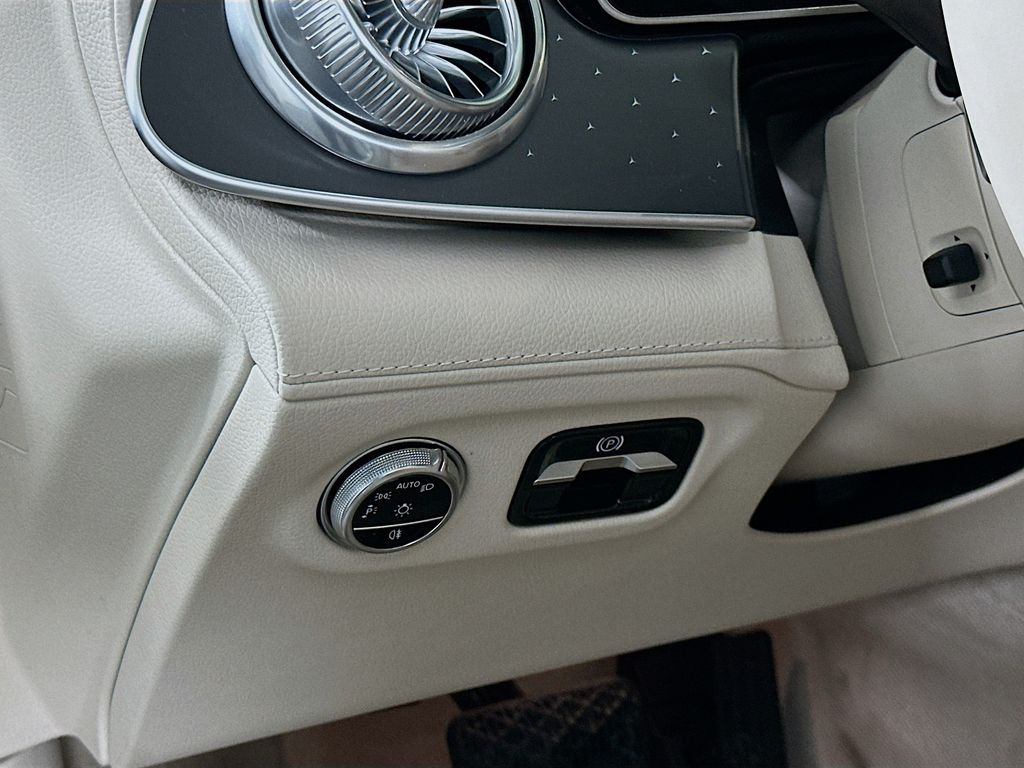 Thumbnail: 2022 Mercedes-Benz EQS - 10