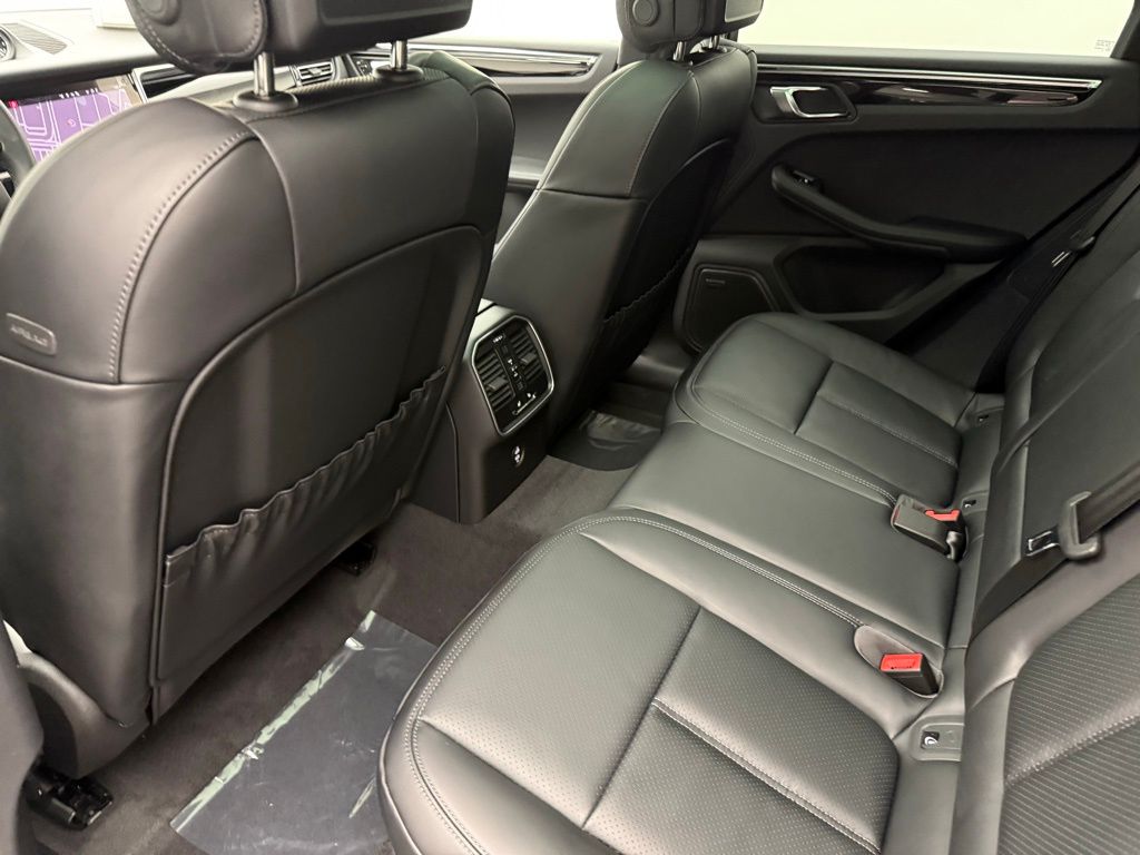 Thumbnail: 2026 Porsche Macan - 25