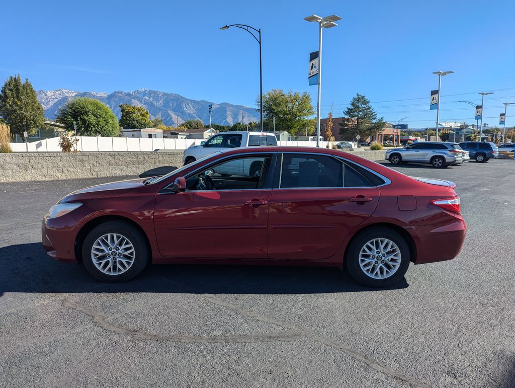 2017 Toyota Camry LE 9