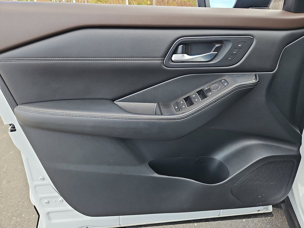 Thumbnail: 2023 Nissan Rogue - 13