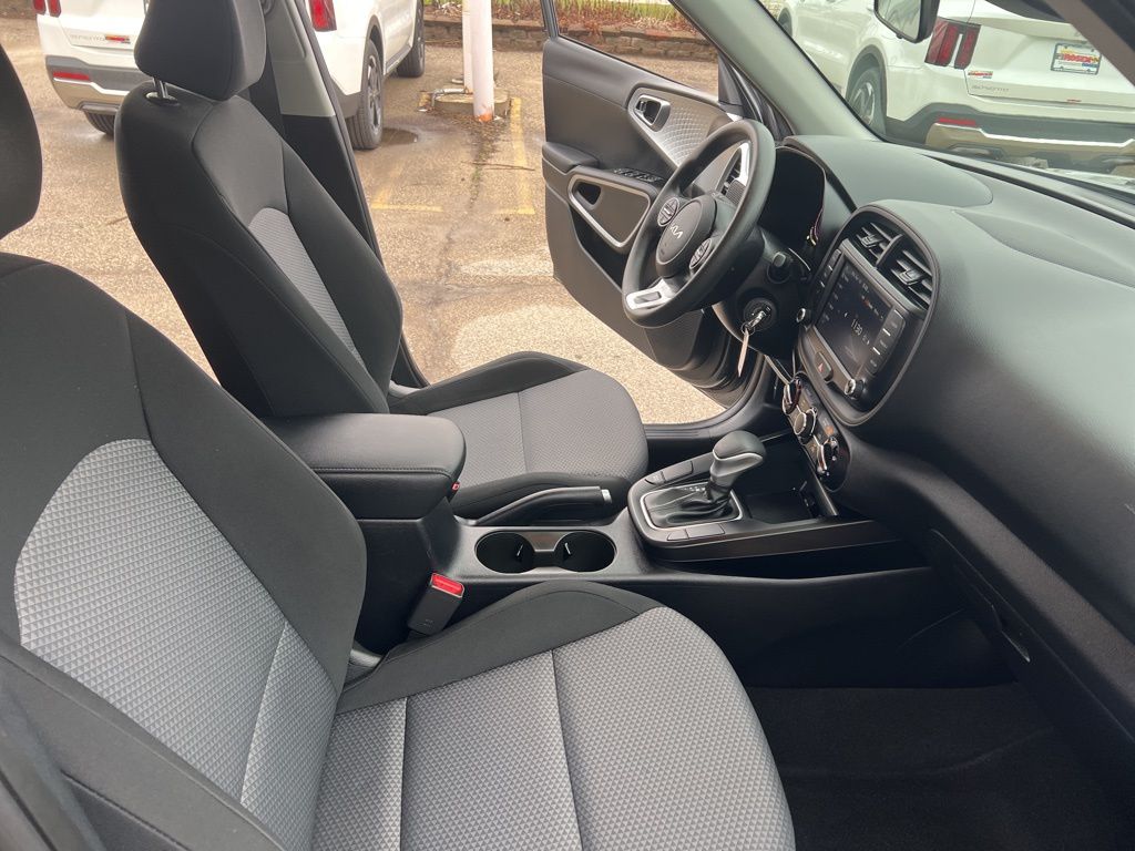 2023 Kia Soul LX photo