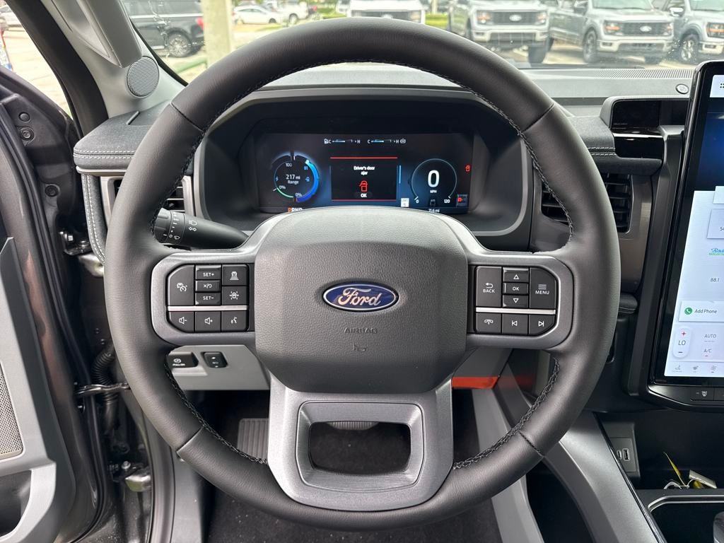 2025 Ford F-150 Lightning photo 13