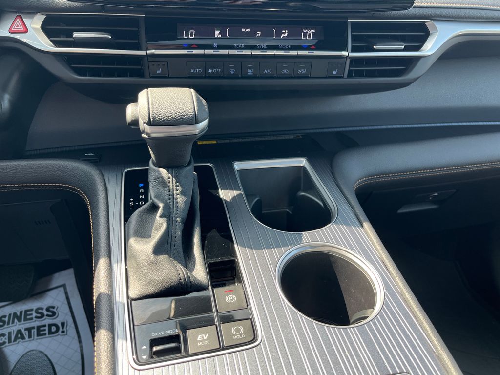 2024 Toyota Sienna Woodland Edition photo