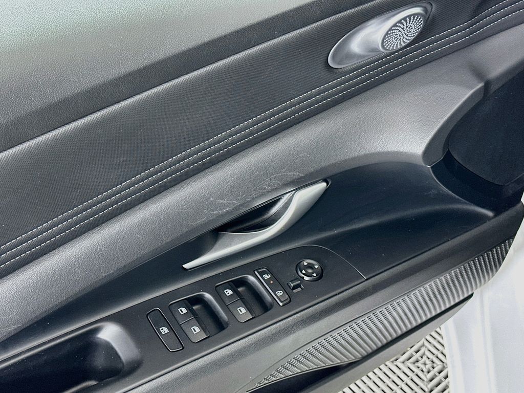 Thumbnail: 2025 Hyundai Elantra - 18