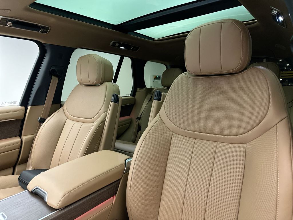 Thumbnail: 2025 Land Rover Range Rover - 9