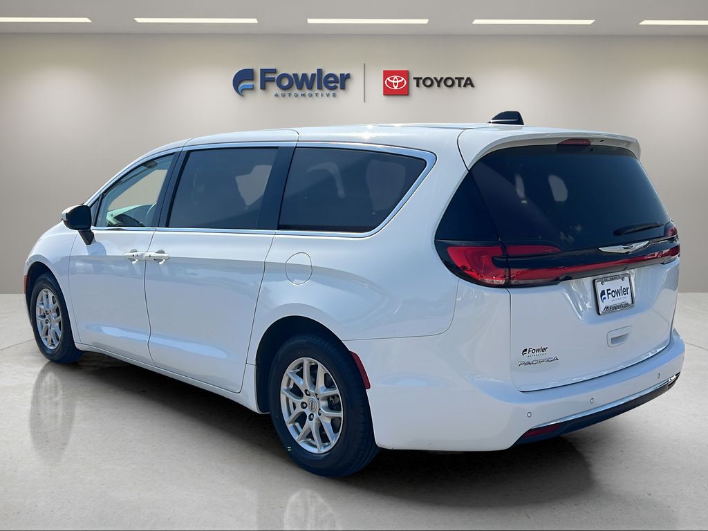 View vehicle photo 5