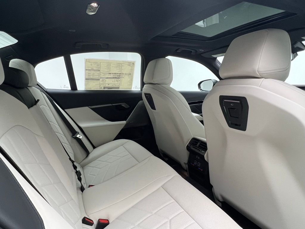 Thumbnail: 2026 BMW 5 Series - 8