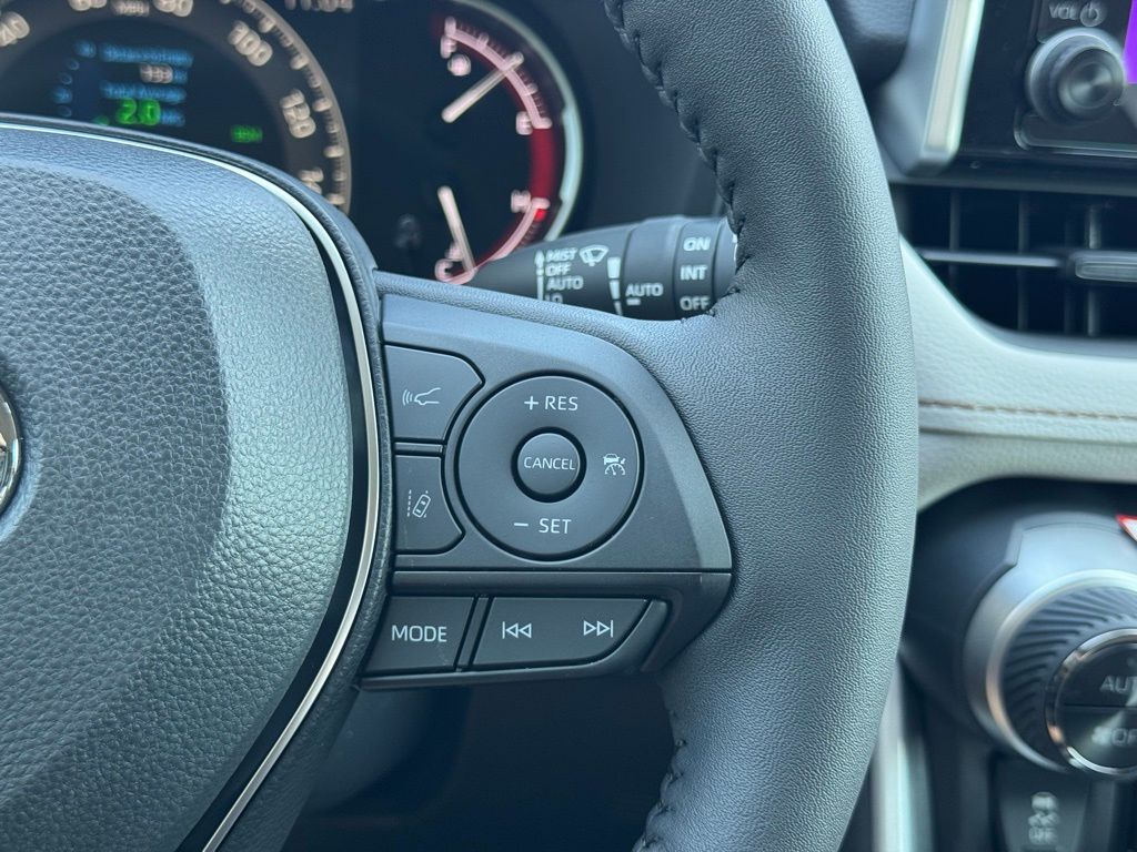 2025 Toyota RAV4 XLE photo 22