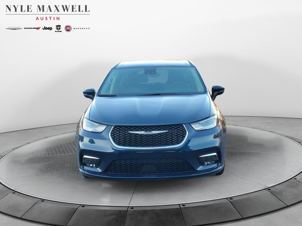 Used Car 2023 Chrysler Pacifica  Touring L For Sale Under $30,000 In Austin, Texas