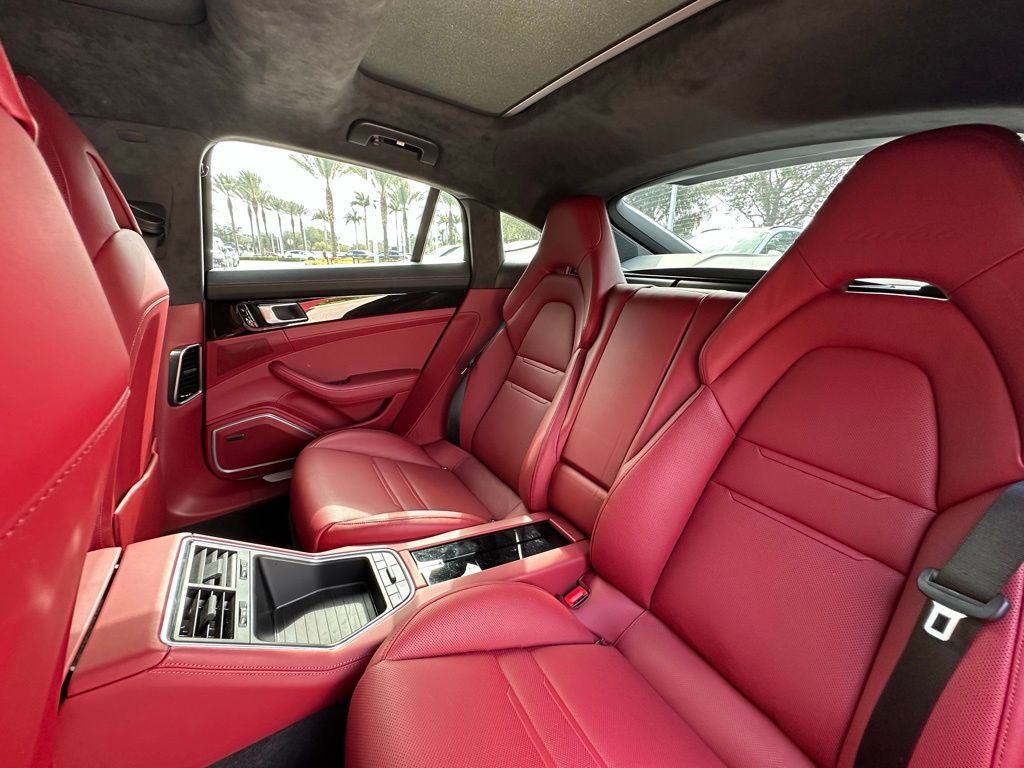 2017 Porsche Panamera Turbo 31