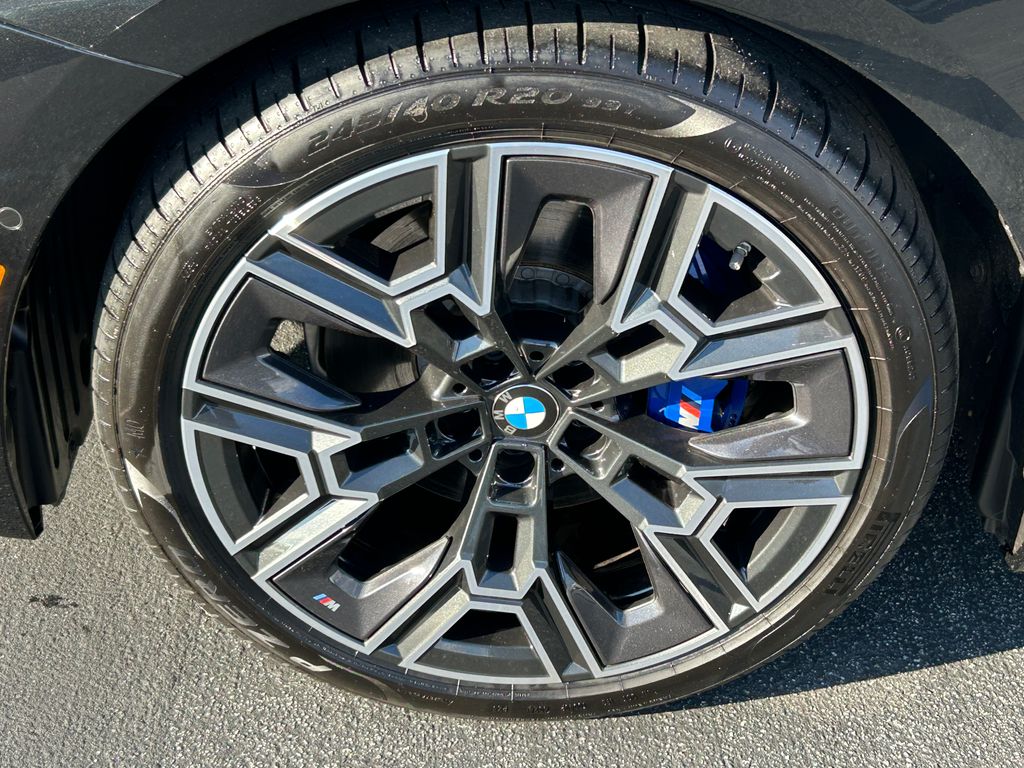 Thumbnail: 2025 BMW 5 Series - 9