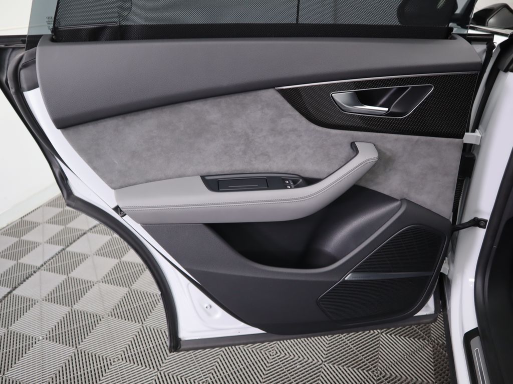 Thumbnail: 2022 Audi SQ8 - 27
