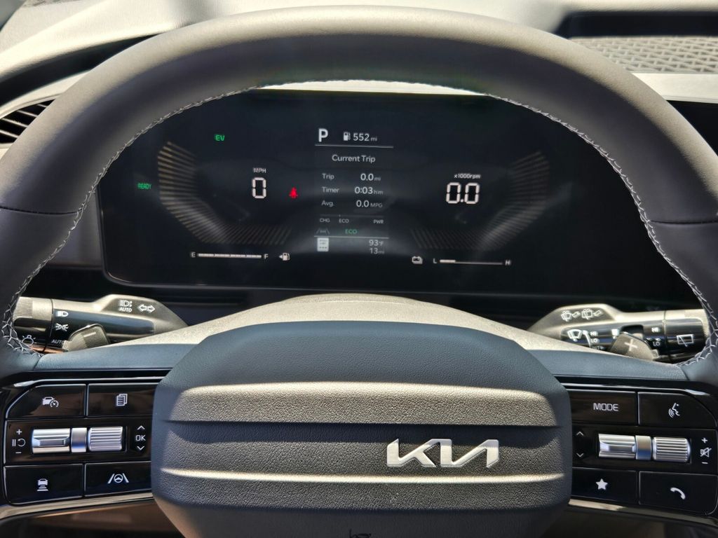 2027 Kia Carnival - $42,570